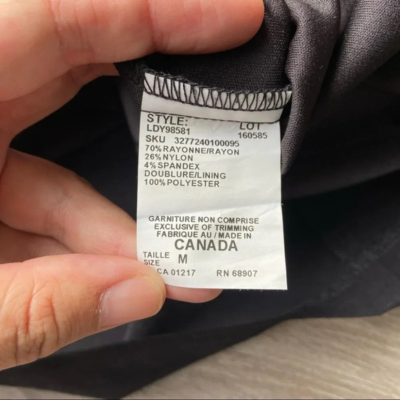 Le Chateau Stretch  Keyhole Neckline Sheath Dress - Picture 14 of 14